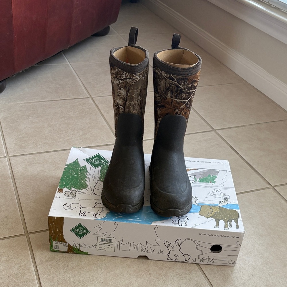 Kids Outdoor Muck Boots-Size 3